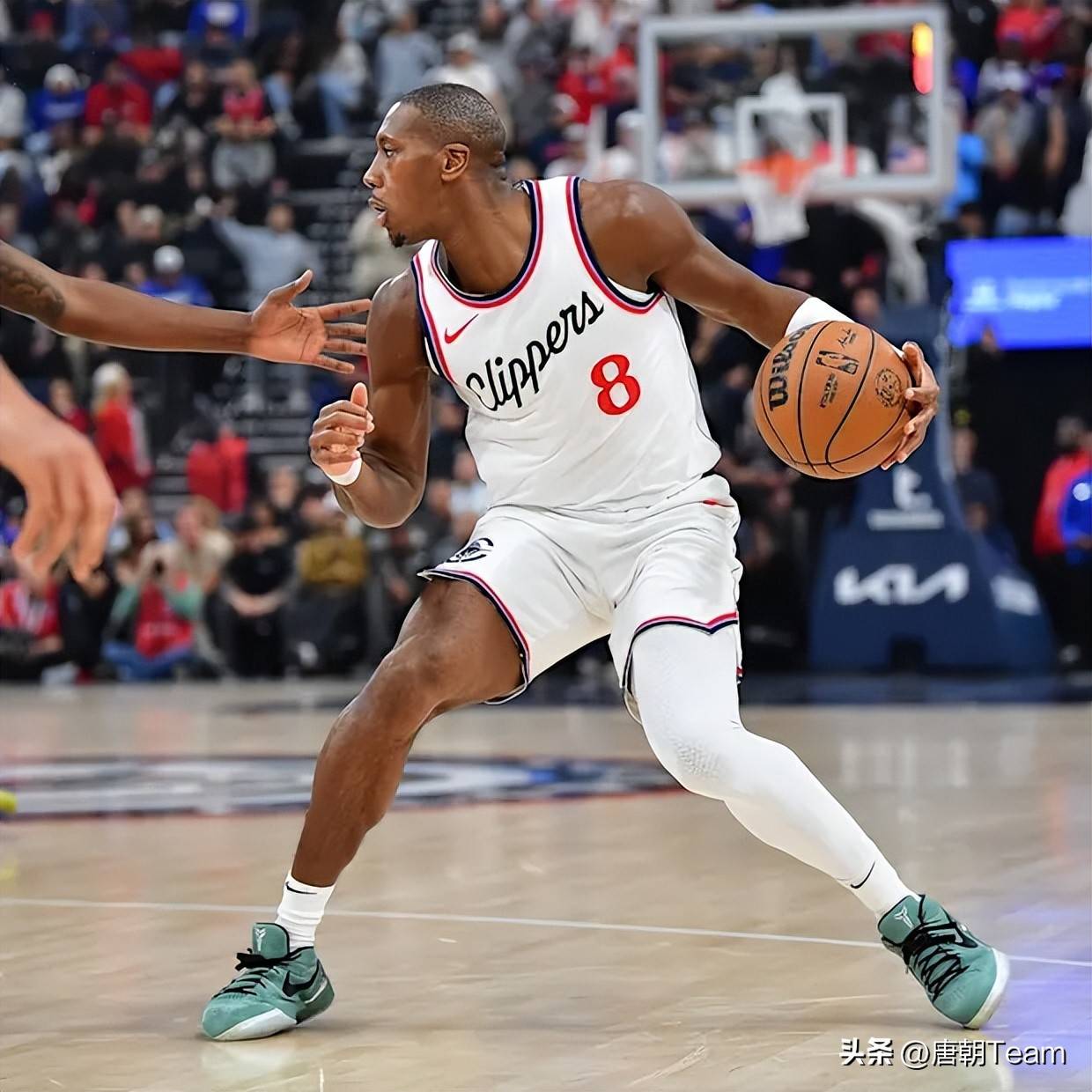 包含洛杉矶快船内部会议纪要流出：清晨刷新队史纪录，法国杯使命明确，训练强度明显提升的词条9体育